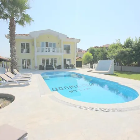 Hollywood Villa