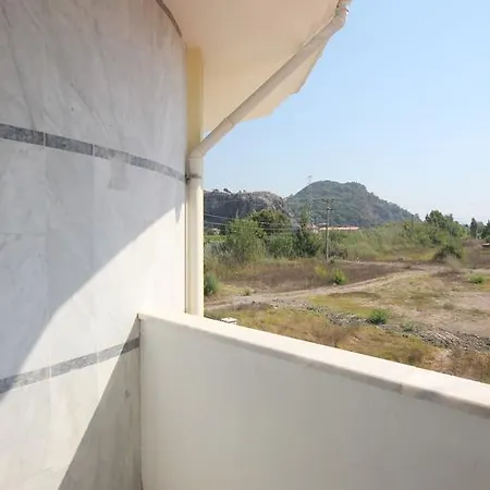 Hollywood Villa